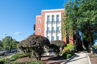 1075 W Roosevelt Rd Unit 201, Chicago, IL 60608