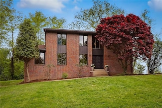 94 Nancy Ln, Canonsburg, PA 15317