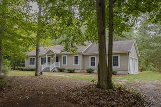 71 Holly Haven Rd, Weems, VA 22576