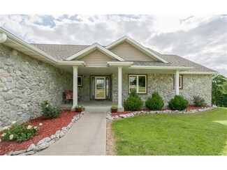 21406 Huntington Hills Dr, Anamosa, IA 52205