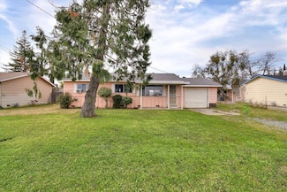 829 Grand Ave, Olivehurst, CA 95961