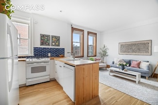 10 Montgomery Place Unit 4A, Brooklyn, NY 11215