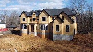 102 Parker Chase, Morganville, NJ 07751