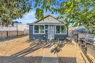 1049 Beatty St, Medford, OR 97501