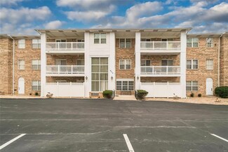 920 Guelbreth Ln Unit 301, Saint Louis, MO 63141