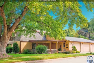 307 9th St SE, Le Mars, IA 51031