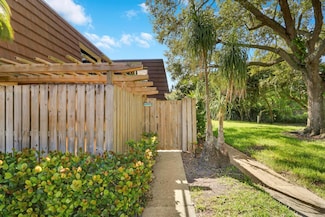 2111 21st Ln, Palm Beach Gardens, FL 33418