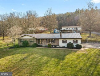 219 Stone Row Dr, Sciota, PA 18354