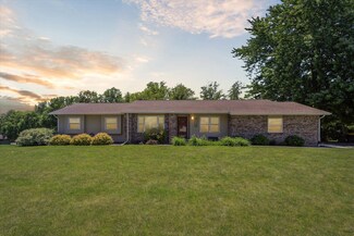3119 W Greenfield Dr, Freeport, IL 61032