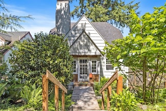 243 N Garden St, Bellingham, WA 98225