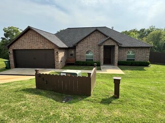 452 Spring Creek Dr, Nacogdoches, TX 75965