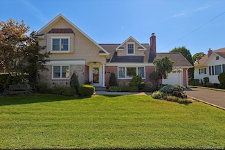 122 Pine St, Rockville Centre, NY 11570
