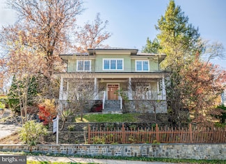 2136 Powhatan St, Falls Church, VA 22043