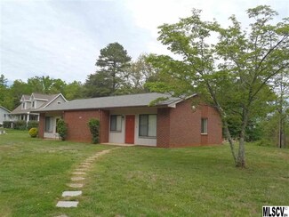 121 3rd St SE, Hildebran, NC 28637