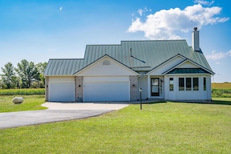 9009 Hamilton Rd, Yoder, IN 46798