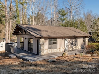112 Louisiana Ave, Hendersonville, NC 28739