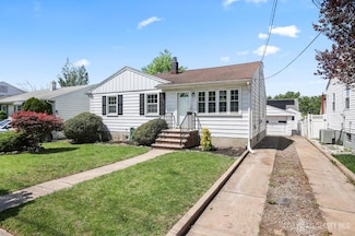 11 Oakwood Place, Carteret, NJ 07008
