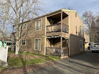 508 NW E St, Grants Pass, OR 97526