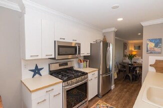 924 Fox Hollow Way, Manchester, NH 03104