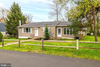 598 Barrett Ave, Huntingdon Valley, PA 19006