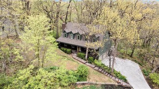 5217 NW Bluff Dr, Parkville, MO 64152