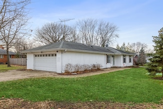 2415 Plum Tree Rd, Lindenhurst, IL 60046