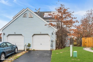 8 Jennings Ct, Freehold, NJ 07728