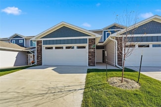 217 NW Waverly Dr, Waukee, IA 50263