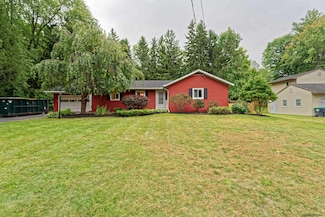 6 Lacy Ln, Albany, NY 12211