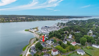 18 N Water St, Portsmouth, RI 02871