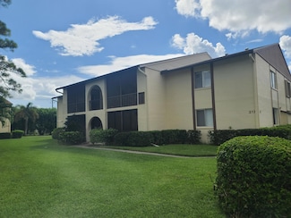 317 Knotty Pine Cir Unit A-2, Greenacres, FL 33463