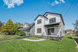 35 Franklin Rd, Teaneck, NJ 07666