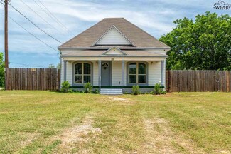 101 S Walnut St, Petrolia, TX 76377