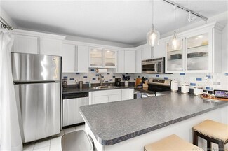 517 5th Ct, Palm Beach Gardens, FL 33410