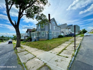 62 Chestnut St, Amsterdam, NY 12010