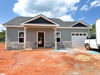 261 Woodgate Rd, Cowpens, SC 29330