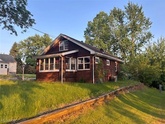 194 E Baird Ave, Barberton, OH 44203