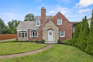 332 Forest Grove Rd, Coraopolis, PA 15108