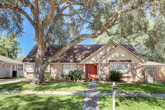 12214 Meadowhollow Dr, Stafford, TX 77477