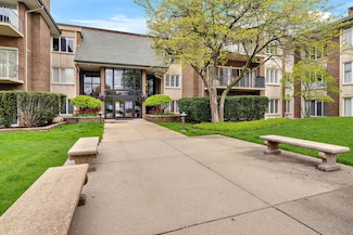 3 Oak Brook Club Dr Unit E207, Oak Brook, IL 60523