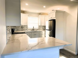 473 Franklin Blvd Unit Upper, Long Beach, NY 11561