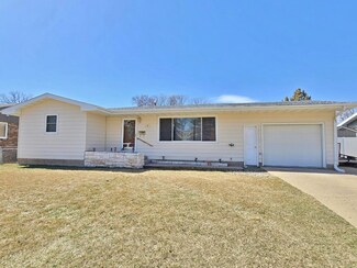 206 19th St SE, Minot, ND 58701