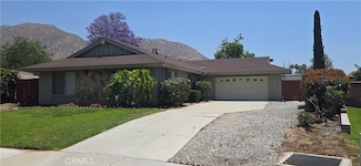 260 W Shady Grove Dr, Riverside, CA 92507