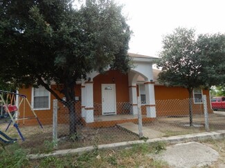 406 Mira Flores Ave, Zapata, TX 78076