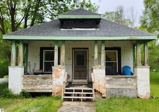 18846 Maple St, Copemish, MI 49625
