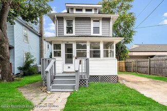 34 Pine St, Lakehurst, NJ 08733