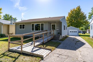 1511 10th Ave S, Grand Forks, ND 58201
