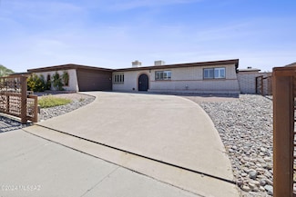9820 E Mary Dr, Tucson, AZ 85730