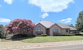 100 Braeburn Cir, Kerrville, TX 78028