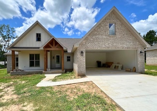76 Copperfield Dr, Hattiesburg, MS 39402